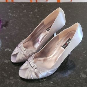 Woman's Silver Fabric Dress Shoe 7.5 Medium Style & Co. Macys Brand